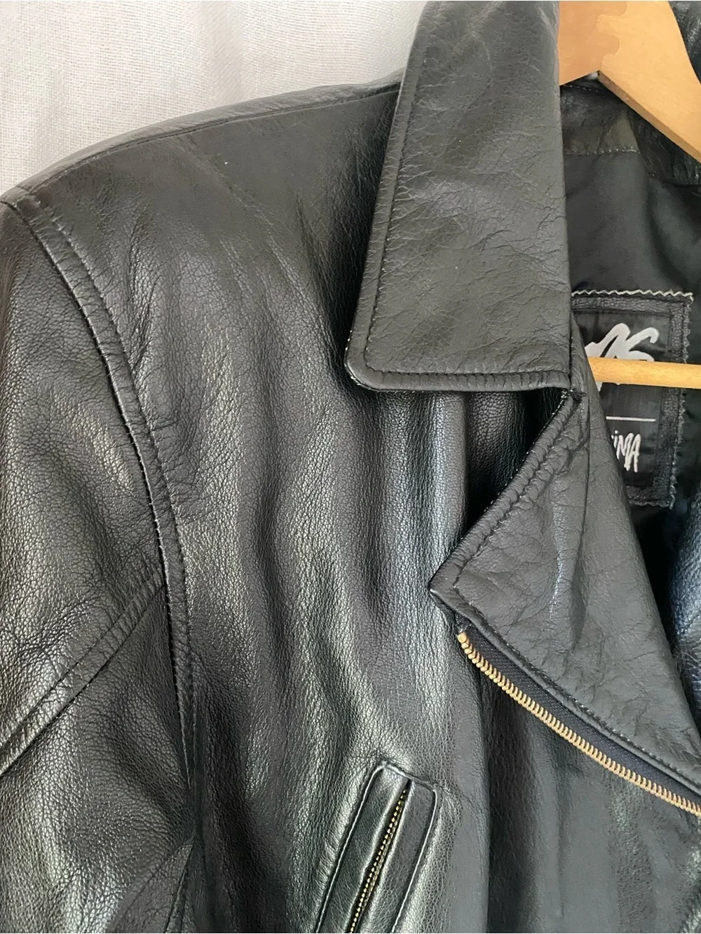 Maxima Black Leather Belted Moto Jacket size M pristine like new condition